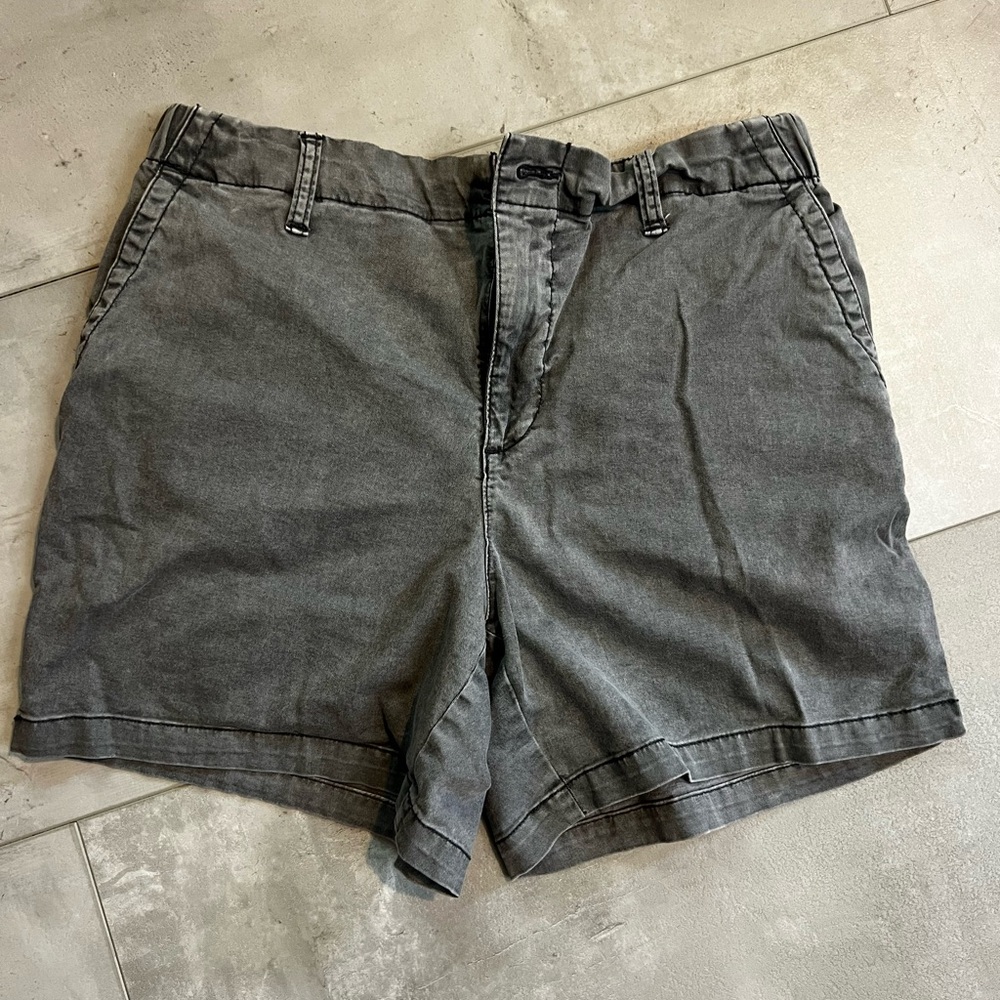 Old Navy medium gray M 5 inch shorts